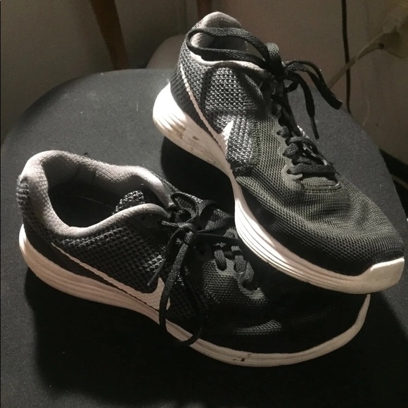 Nike Revolution Women’s 7 - Picture 1 of 3